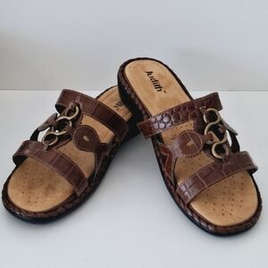 Judith "Sassy" faux leather sandals -- NWT
